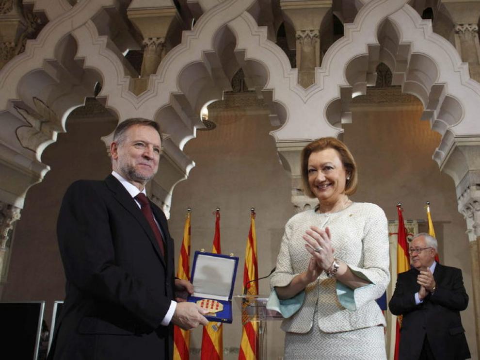 Rudi entrega a Iglesias la Medalla de Aragón