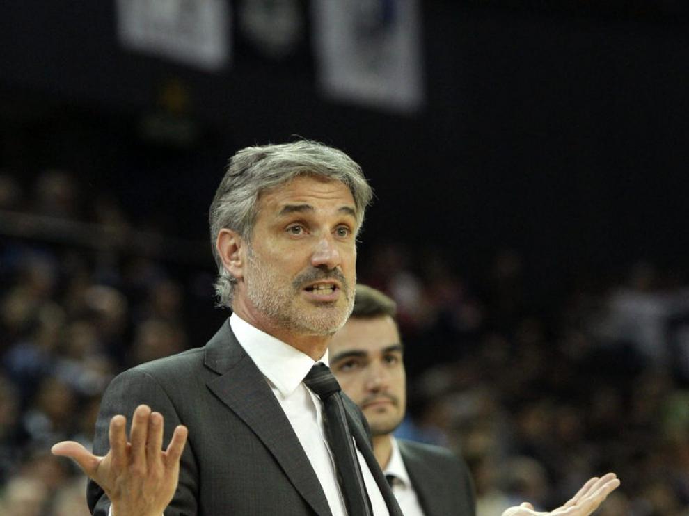 Abós se lamenta de un fallo durante el partido ante el Bizkaia