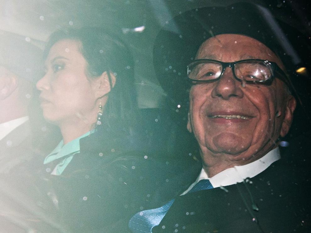 Rupert Murdoch llegando a los juzgados