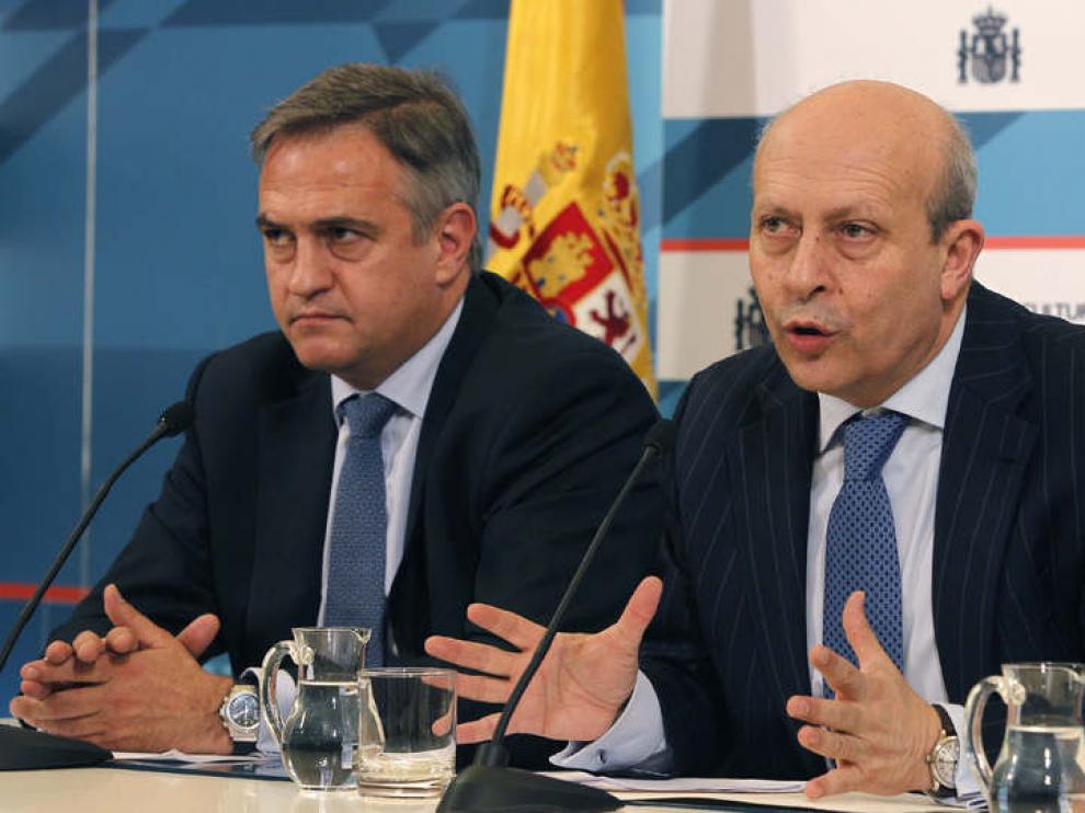 El ministro de Educación, Cultura y Deporte, José Ignacio Wert, junto a José Luís Astiazarán.