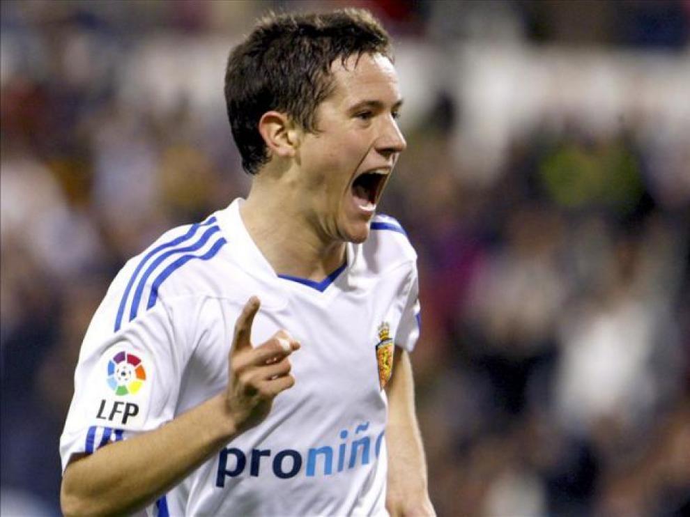 Ander Herrera celebra un gol con la camiseta blanquilla
