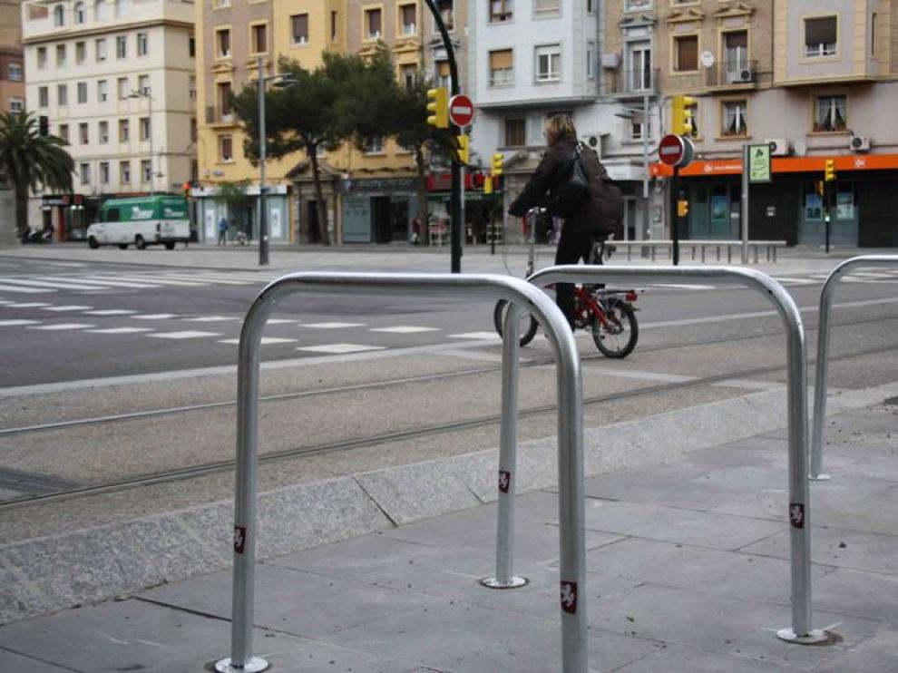 Aparcabicis tipo 'U' invertida como los que ha adquirido ahora el Ayuntamiento.
