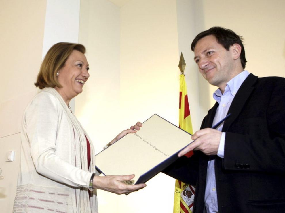El escritor Ignacio Martinez de Pisón recibe, en Zaragoza, el Premio de las Letras Aragonesas 2011