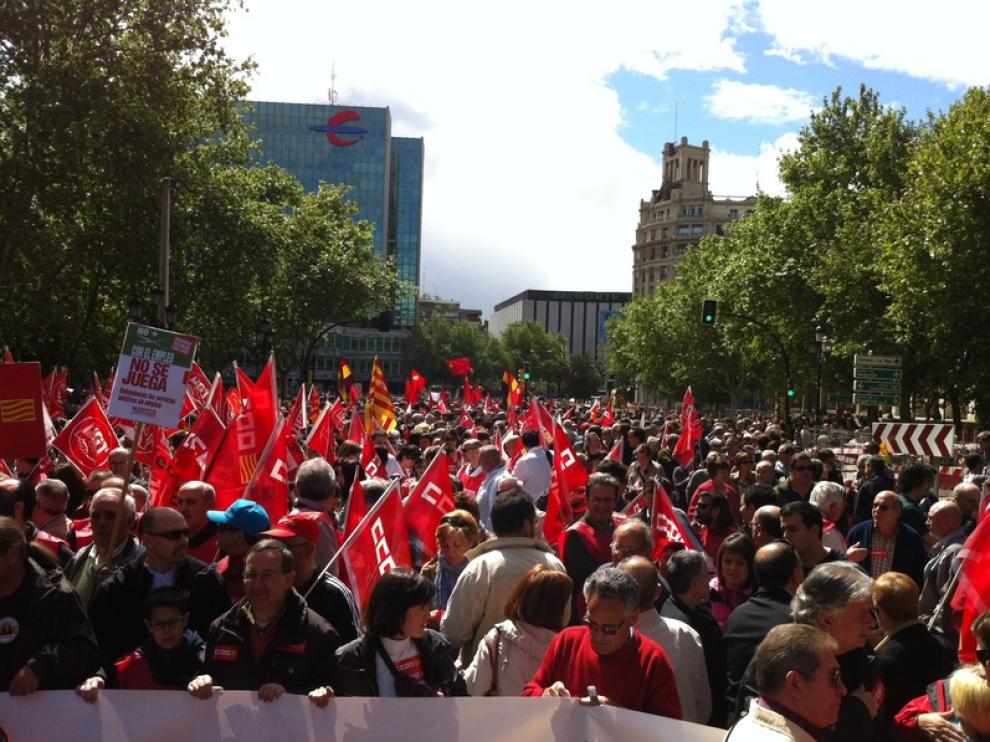 Cientos de personas se han dado cita en la manifestación en Zaragoza
