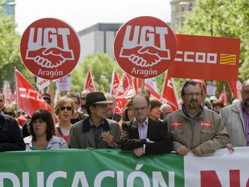Julián Loriz (c) y Julián Buey (2d), durante la manifestación de este domingo