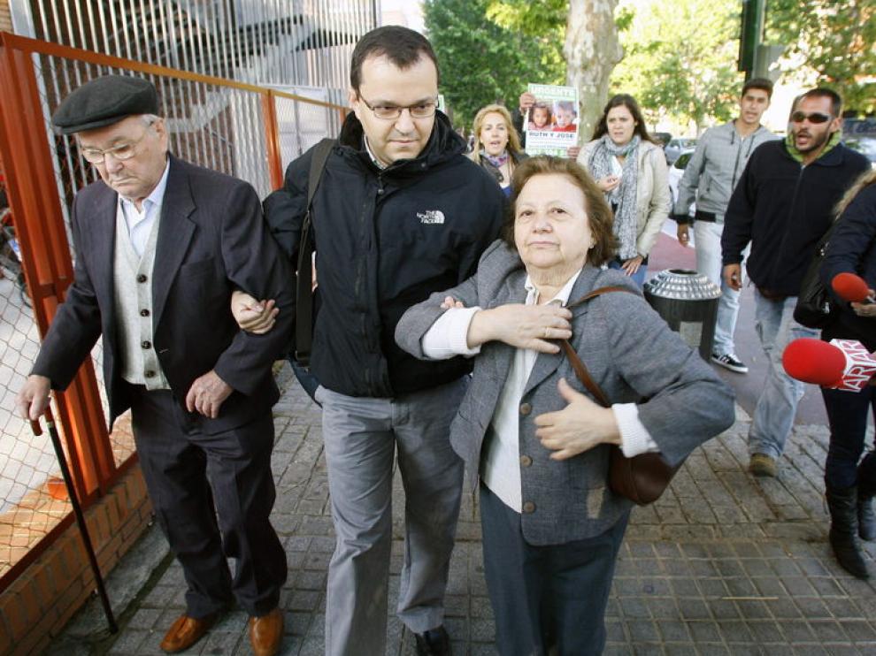 Padres de Bretón a la llegada a los tribunales