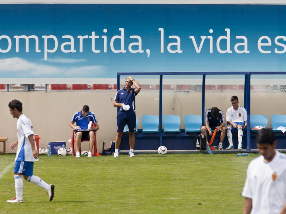 Esnáider dirige al Zaragoza B durante un partido