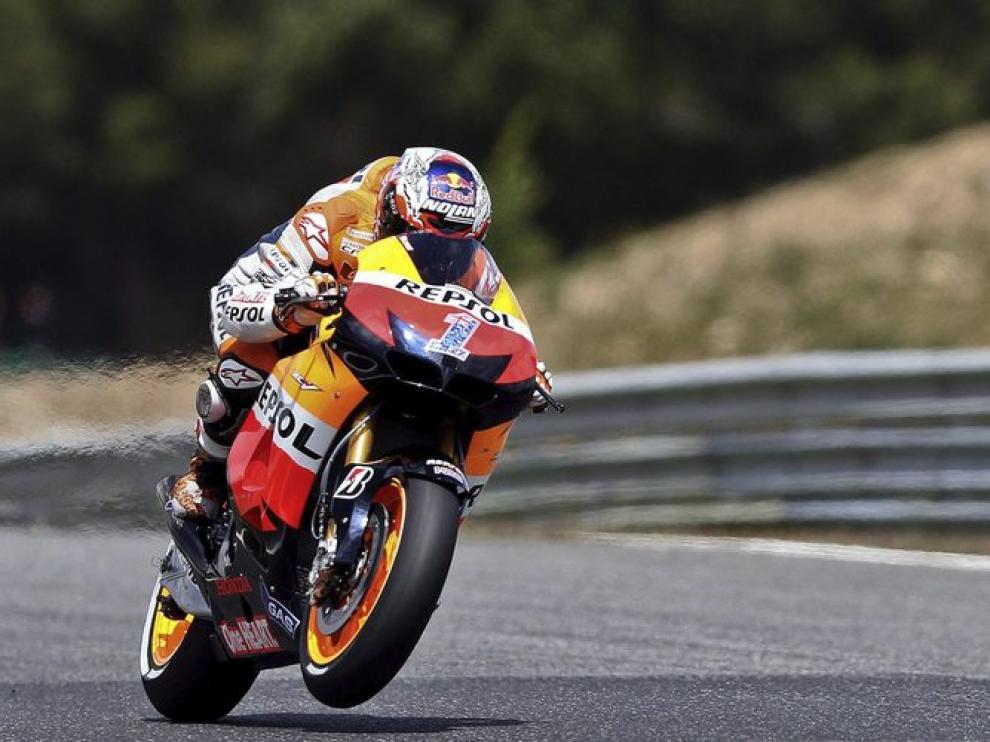 Stoner rueda en Estoril.