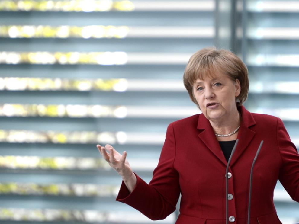 Merkel salva la cara