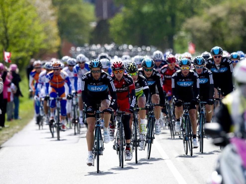 El pelotón, durante la tercera etapa del Giro de Italia
