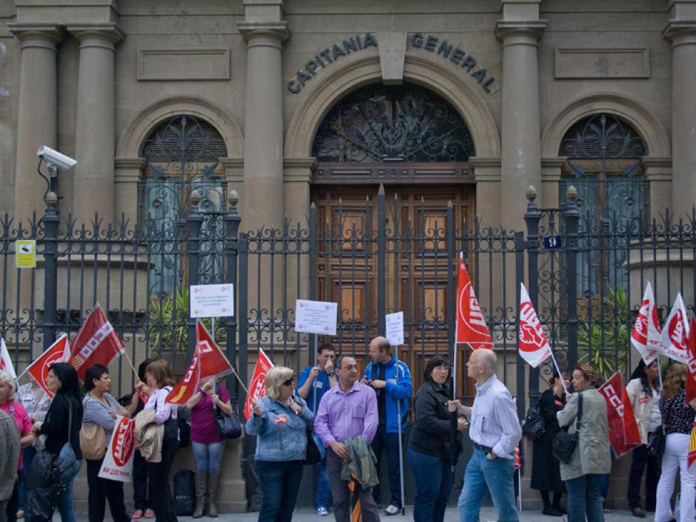 Concentración de trabajadores frente a Capitanía General