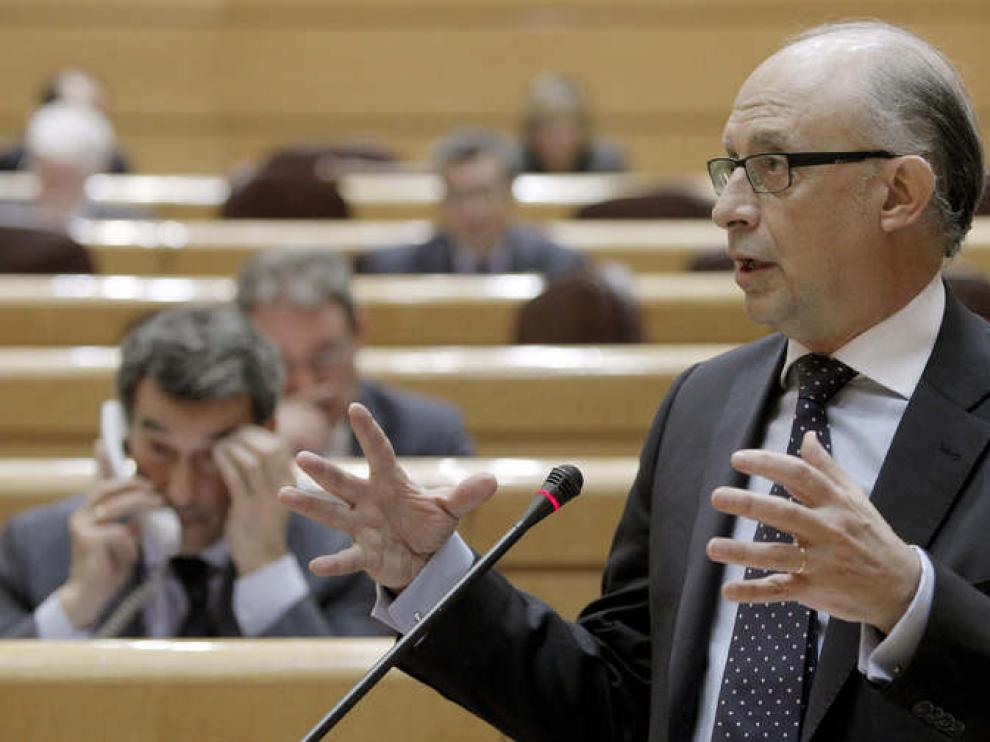 Cristóbal Montoro, durante la sesión de control al Gobierno en el pleno del Senado.