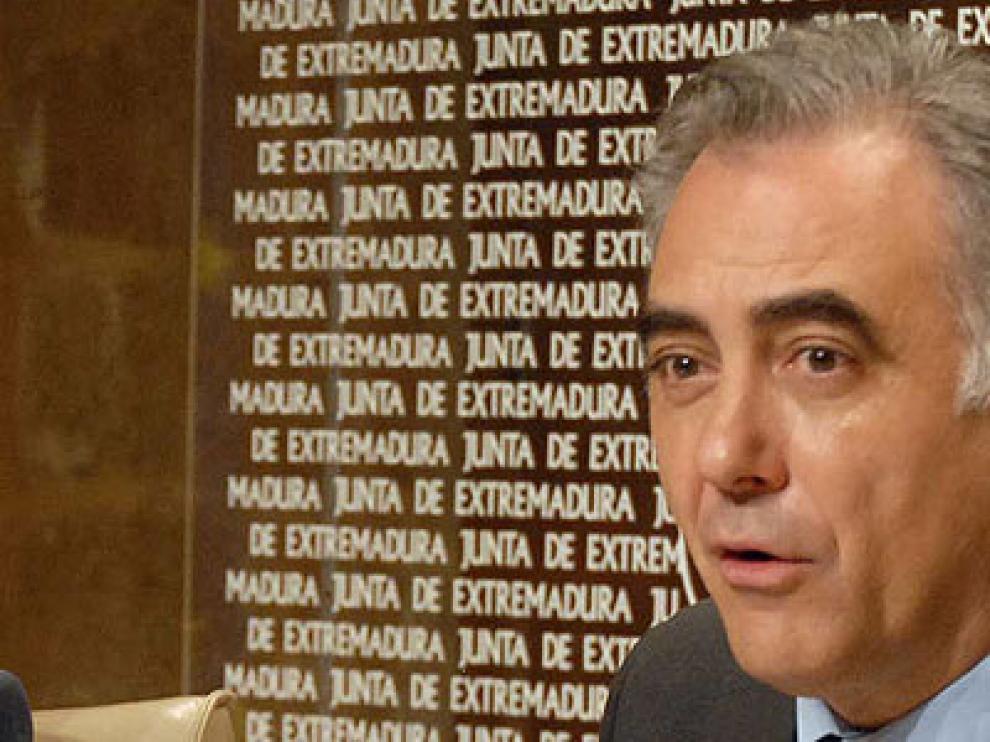 El consejero de Salud de Extremadura, Perianes