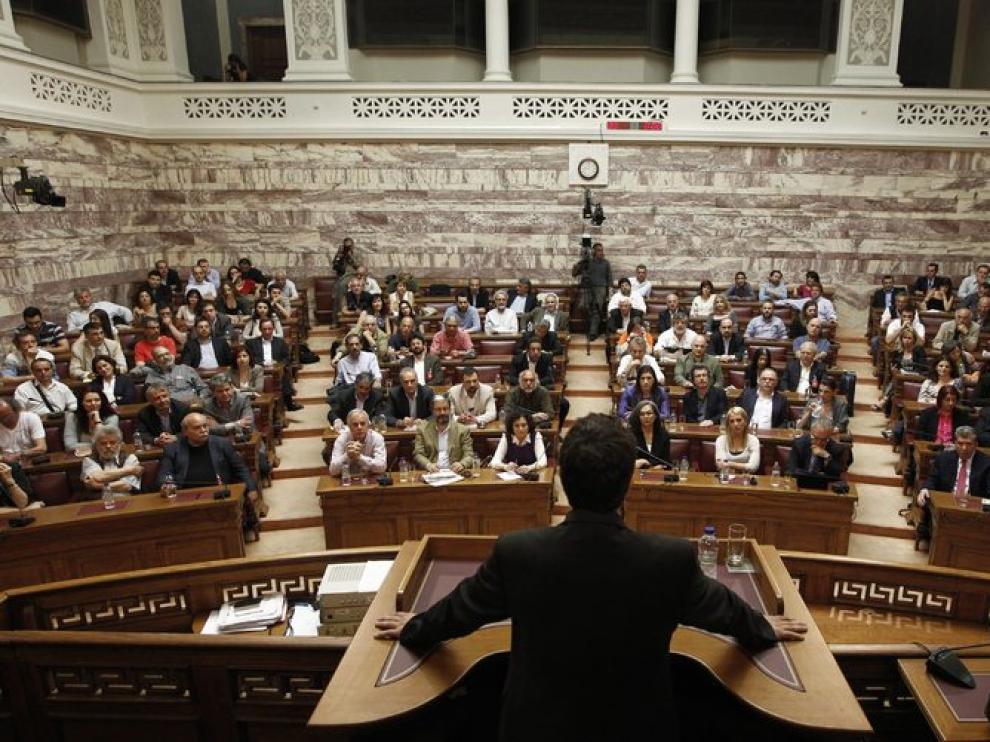 El lider de Syriza intenta formar gobierno en el Parlamento
