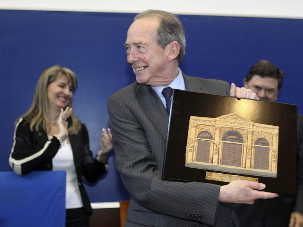 José Manuel Blecua recibiendo el homenaje de la Facultad de Ciencias