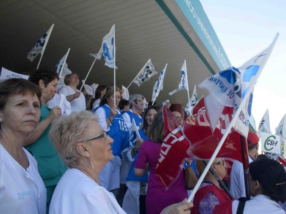 Protestas contra los recortes en Sanidad en el Hospital Clínico