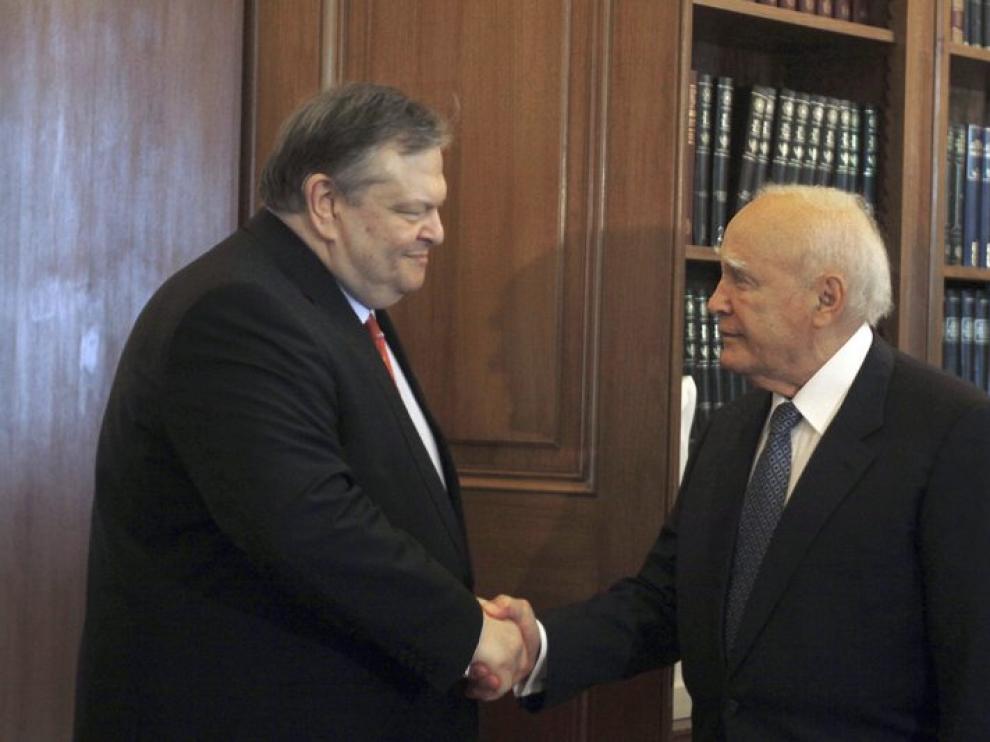 Venizelos reconoce la dificultad de formar gobierno.