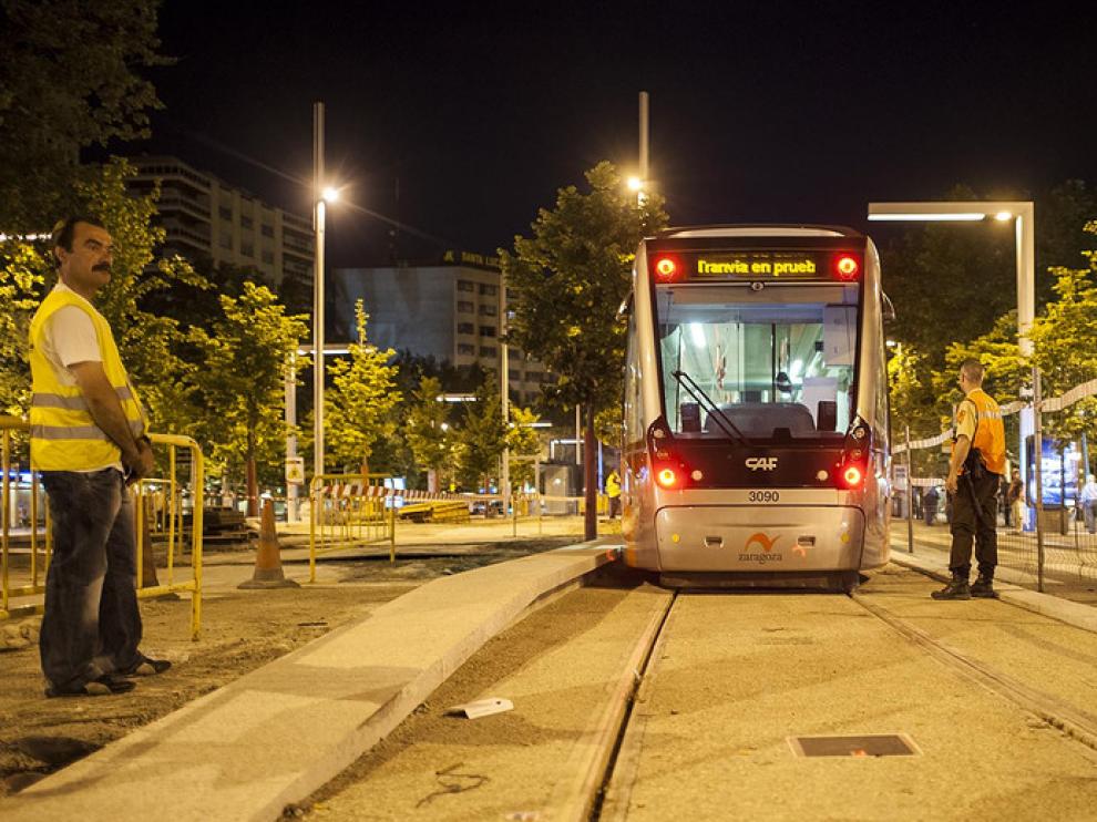 En la madrugada del sábado el tranvía dio sus primeros pasos hacia la segunda fase de su recorrido.