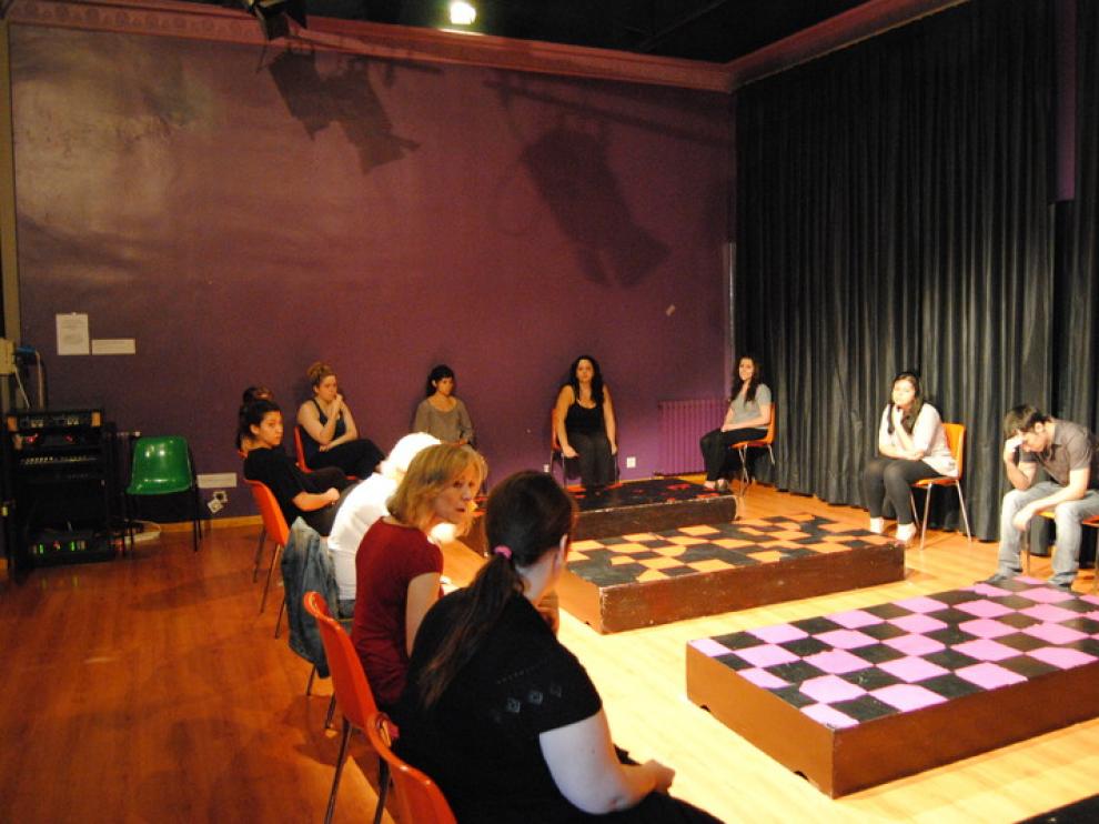 Clase de interpretación en la Escuela Municipal de Teatro