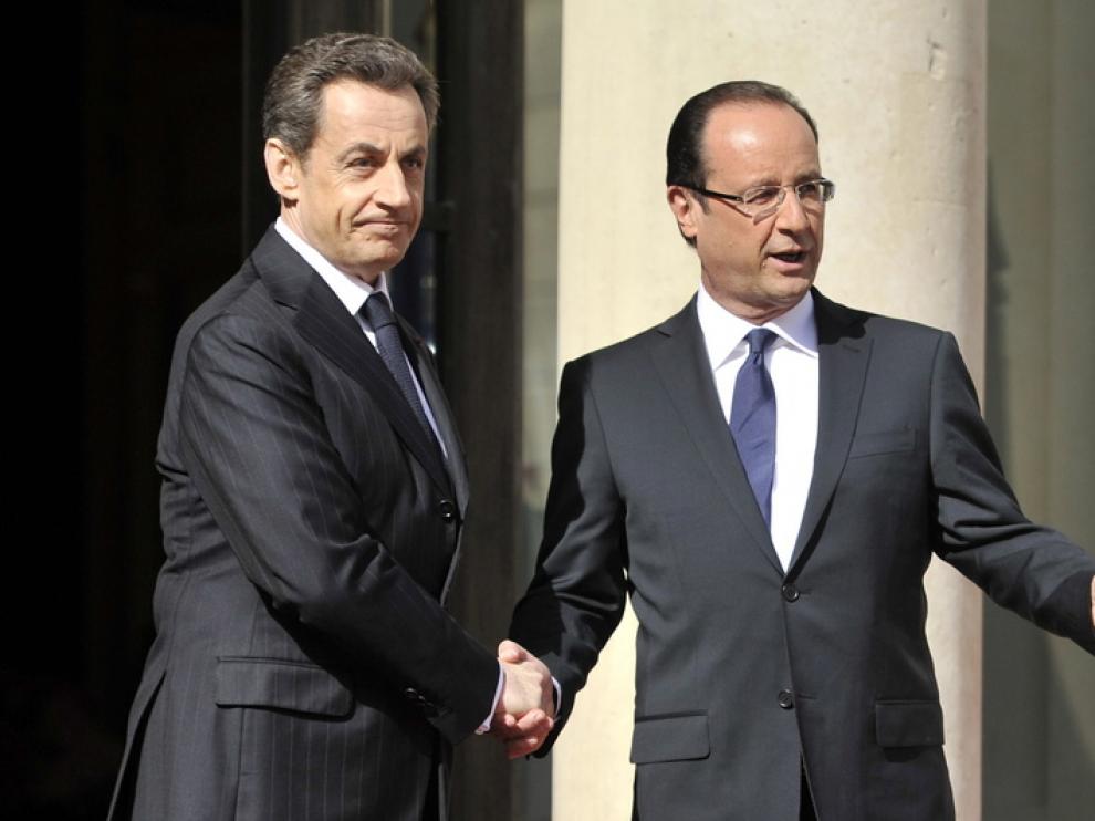 Hollande y Sarkozy a las puertas del Elíseo