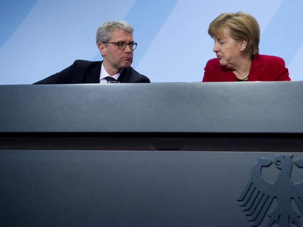 Angela Merkel junto al ministro cesado
