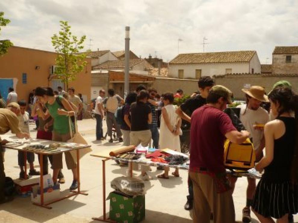 Uno de los mercadillos de trueque de Peñaflor de Gállego