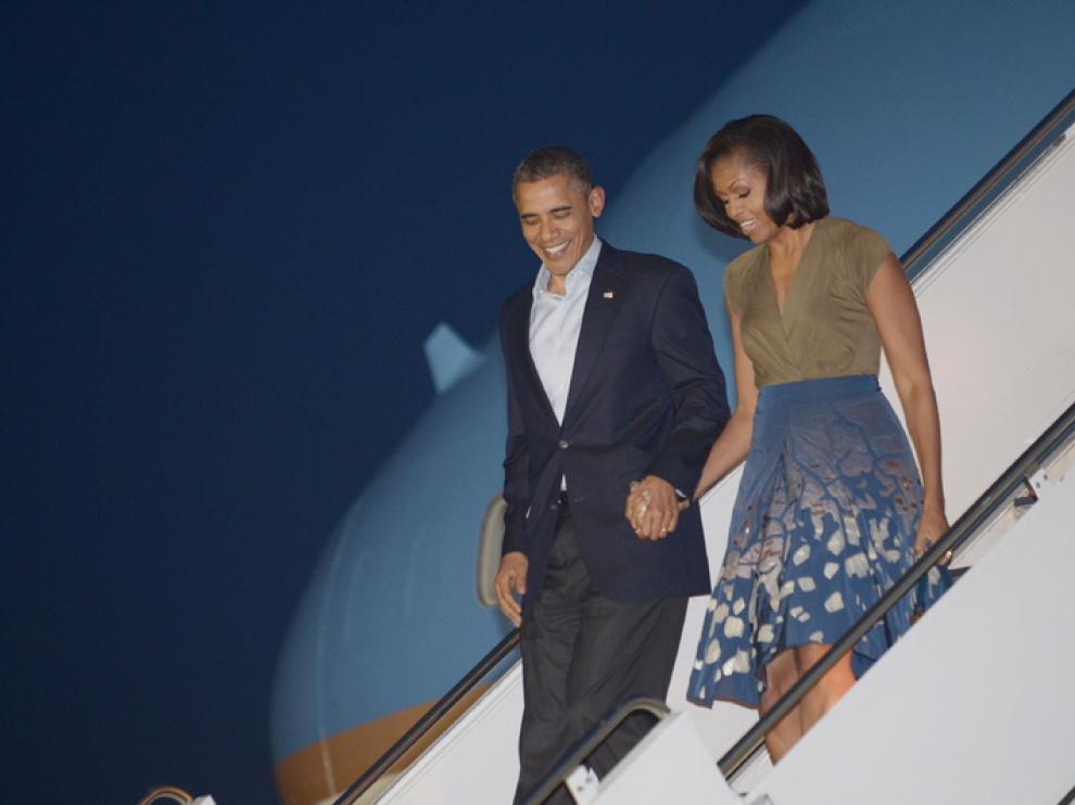 Obama y su mujer, al llegar a Chicago, donde se celebra la cumbre de la OTAN