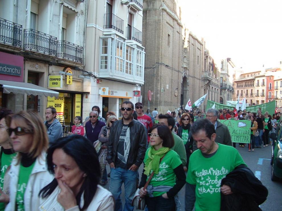 Cabecera de la manifestación a su paso por el Coso Alto