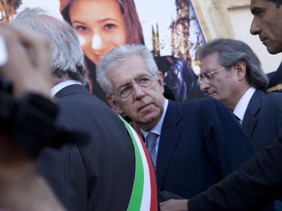 Monti en el funeral del atentado de Brindisi