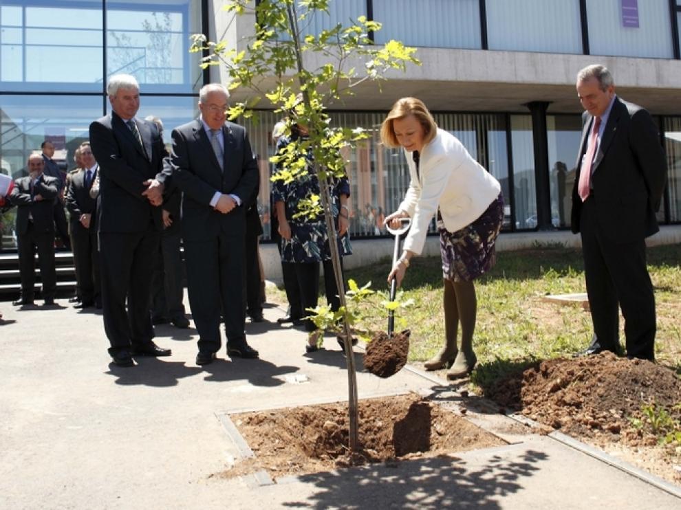 La presidenta de Aragón en la inauguración del IPE