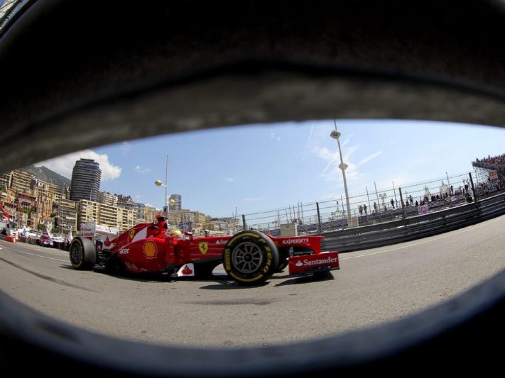 Fernando Alonso durante los entrenamientos de Montecarlo