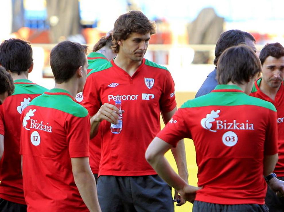 Fernando Llorente con su equipo en la víspera de la final de la Copa del Rey.