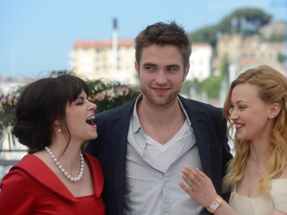 Emily Hampshire, Robert Patinson y Sarah Gadon