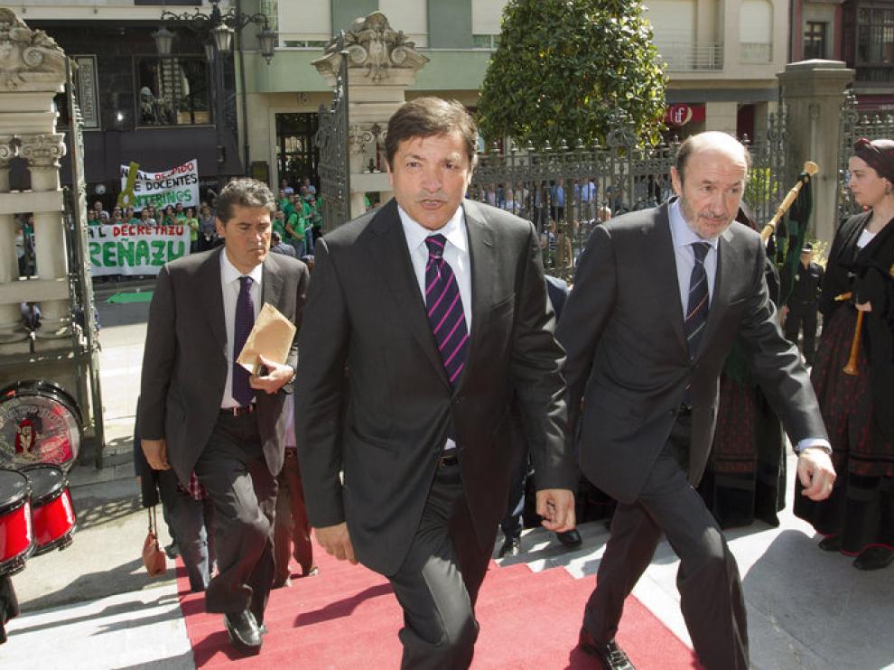 Rubalcaba, junto al nuevo presidente de Asturias