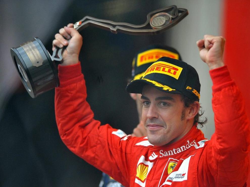 Alonso celebra su tercer puesto en Mónaco