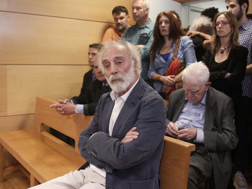 Javier Krahe, en el banquillo