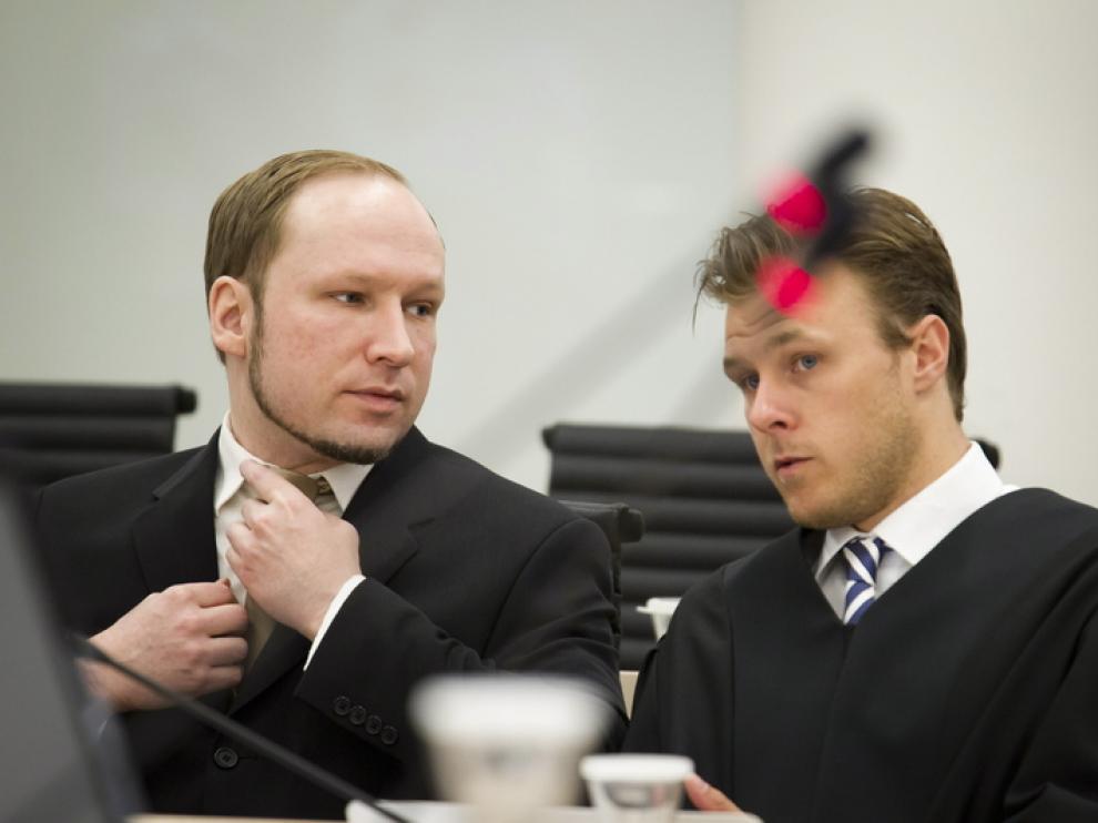 El ultraderechista Anders Behring Breivik, a la izquierda