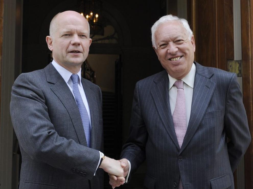 Margallo, con su colega de exteriores británico