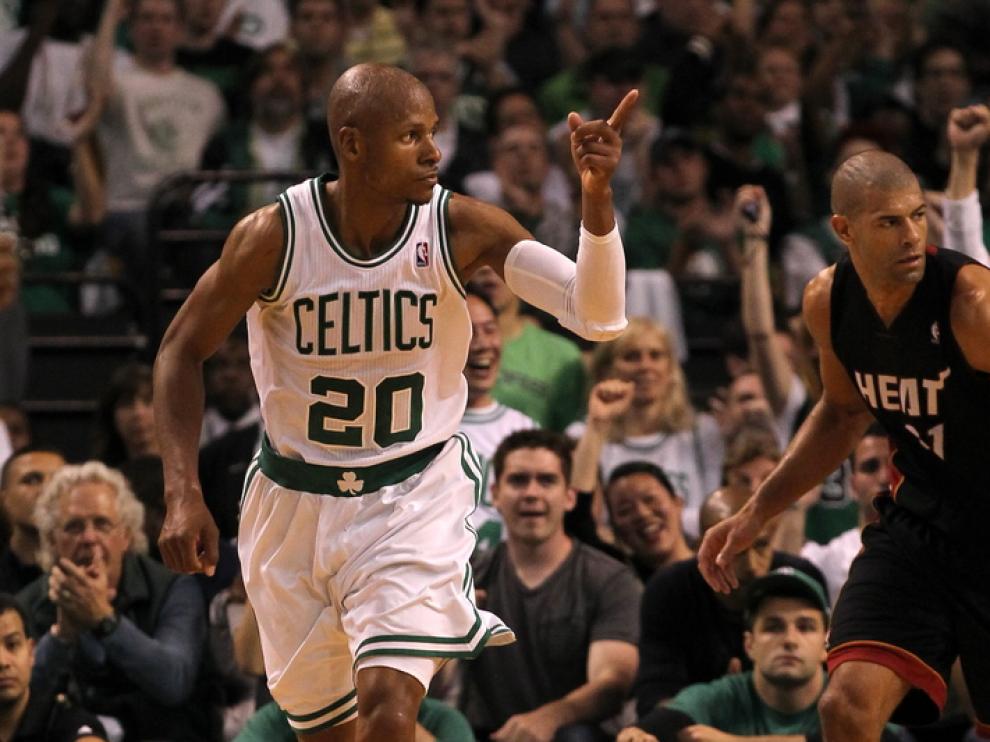 Ray Allen celebra un canasta