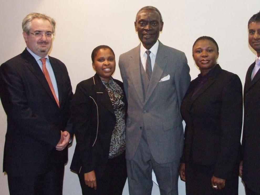 Esteban Peralta (izq) en una imagen de archivo en Sudáfrica