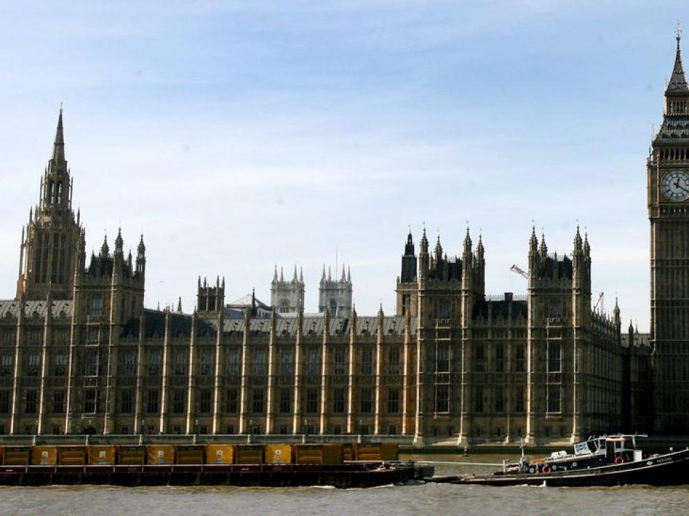 El Big Ben, junto al parlamento británico