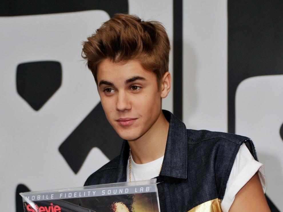 Justin Bieber Se Tatua Su Ultimo Disco Believe Justin Bieber Se Tatua Su Ultimo Disco Believe