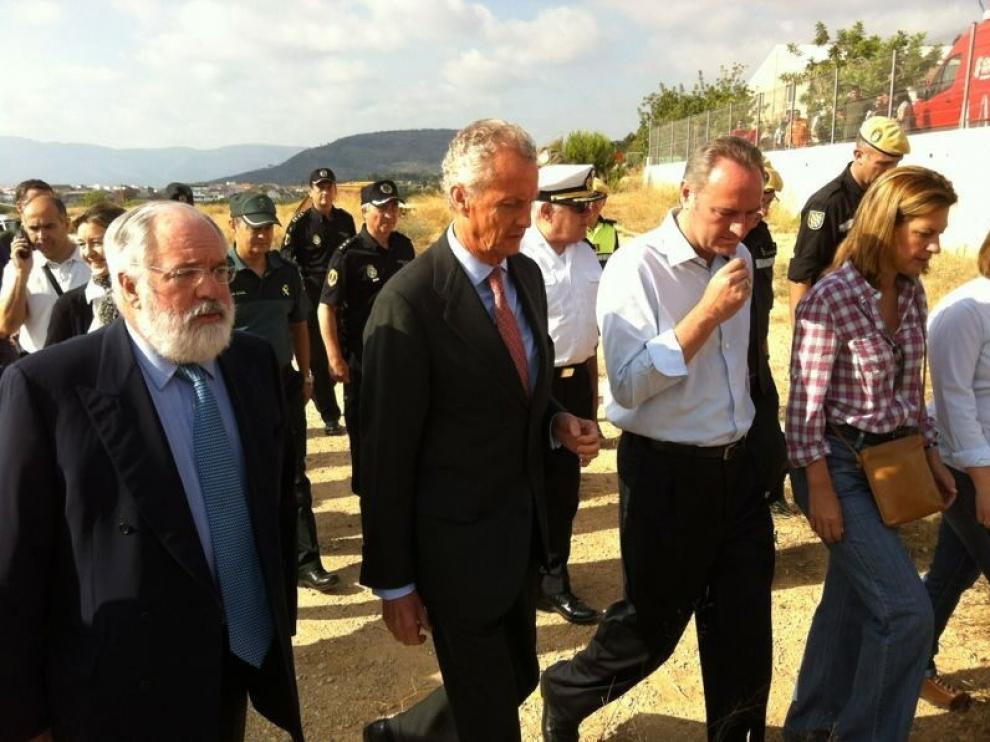 Arias Cañete y Morenés a su llegada al PMA de Yátova.