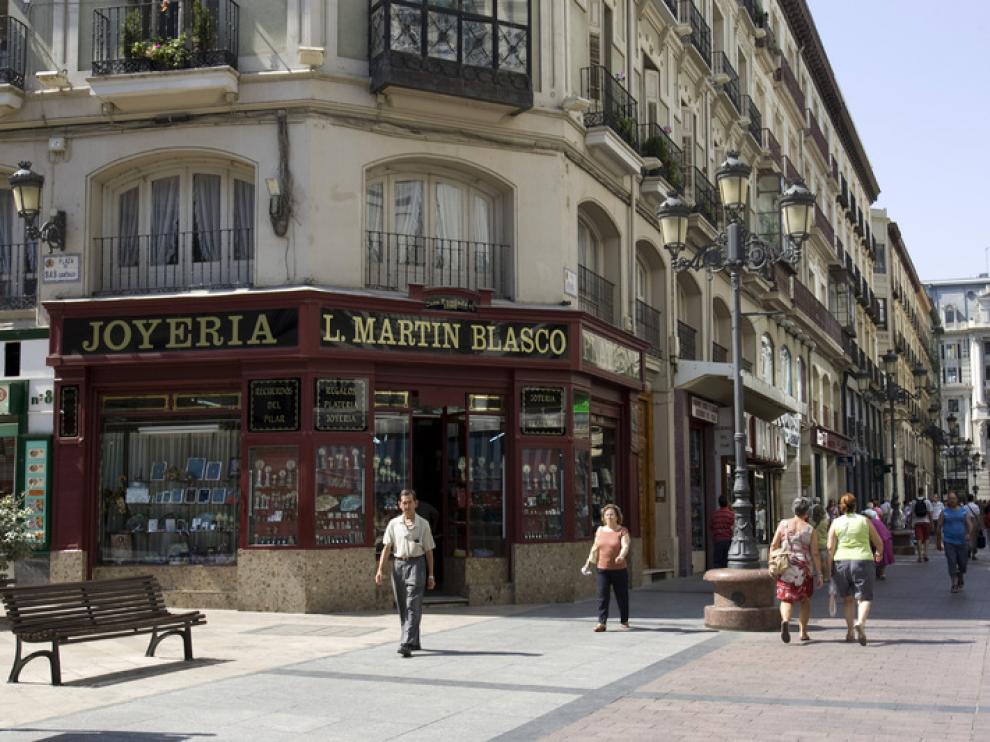 Los comercios de la calle de Alfonso I están en pleno corazon turístico de Zaragoza
