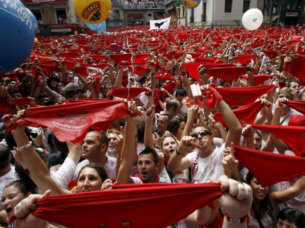 El tradicional chupinazo ha inaugurado este viernes las Fiestas de San Fermín en Pamplona