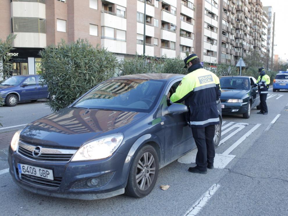 La Policía Local realiza un control de alcoholemia en Zaragoza