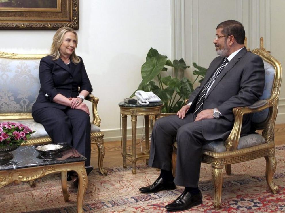 Clinton se reunió con el presidente Mursi en El Cairo en julio