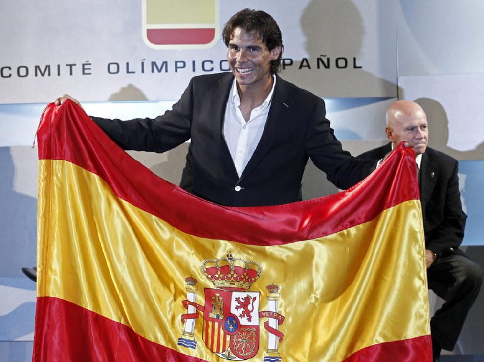 Rafa Nadal con la bandera de España