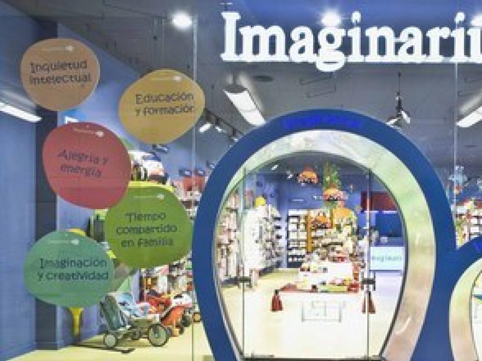 Las dos entradas de la famosa tienda aragonesa.