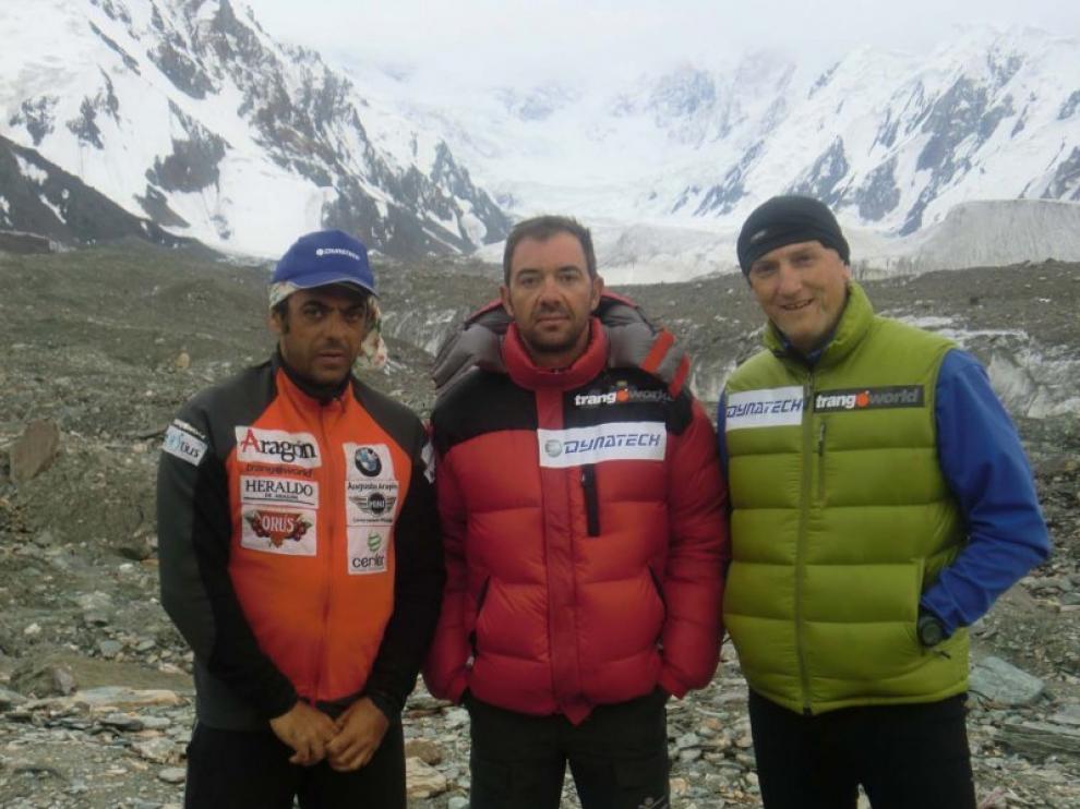 Carlos Pauner, Raúl Martinez y Fran Lorente en el campo base Pobeda-Kahn Tengri